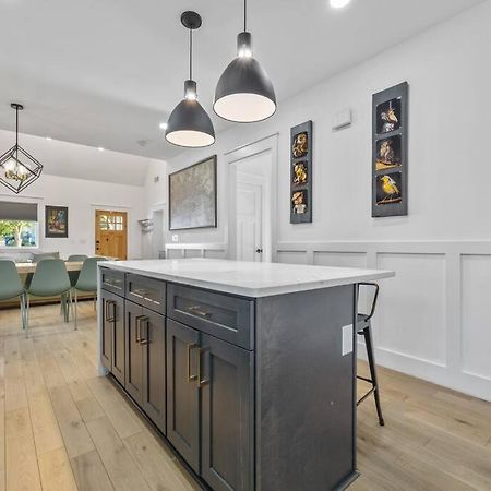 Designer Home: King Beds, Luxe Bath+Free Parking! Atlanta Bagian luar foto