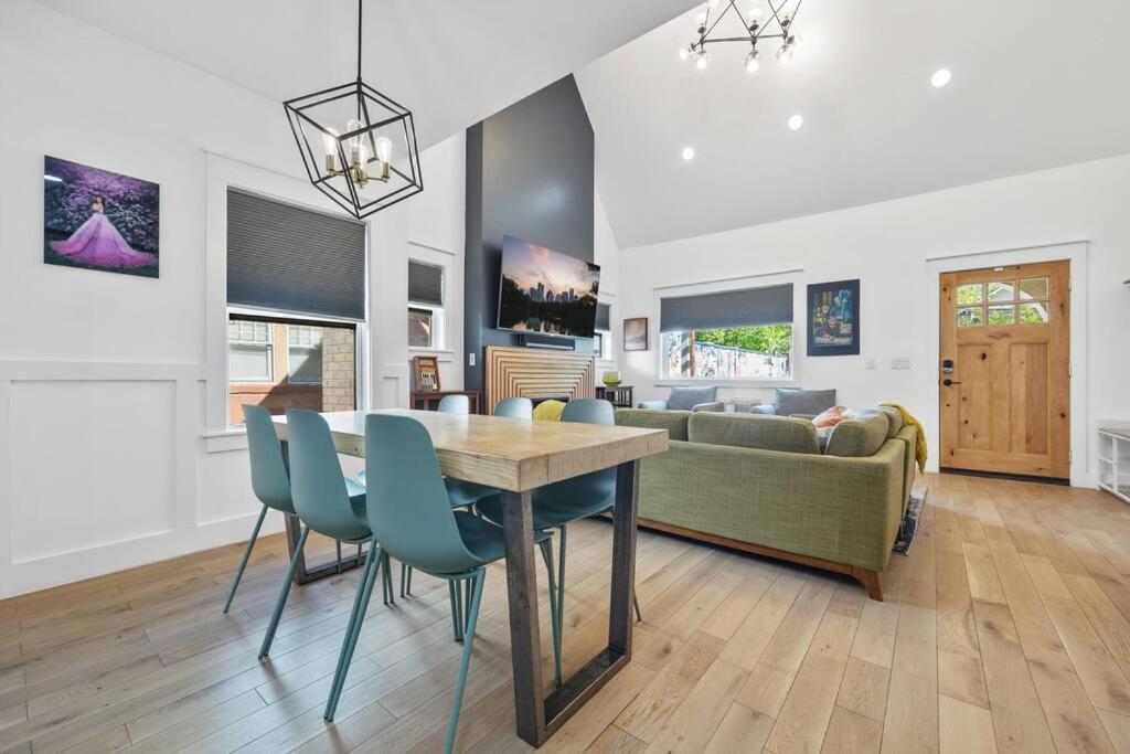 Designer Home: King Beds, Luxe Bath+Free Parking! Atlanta Bagian luar foto