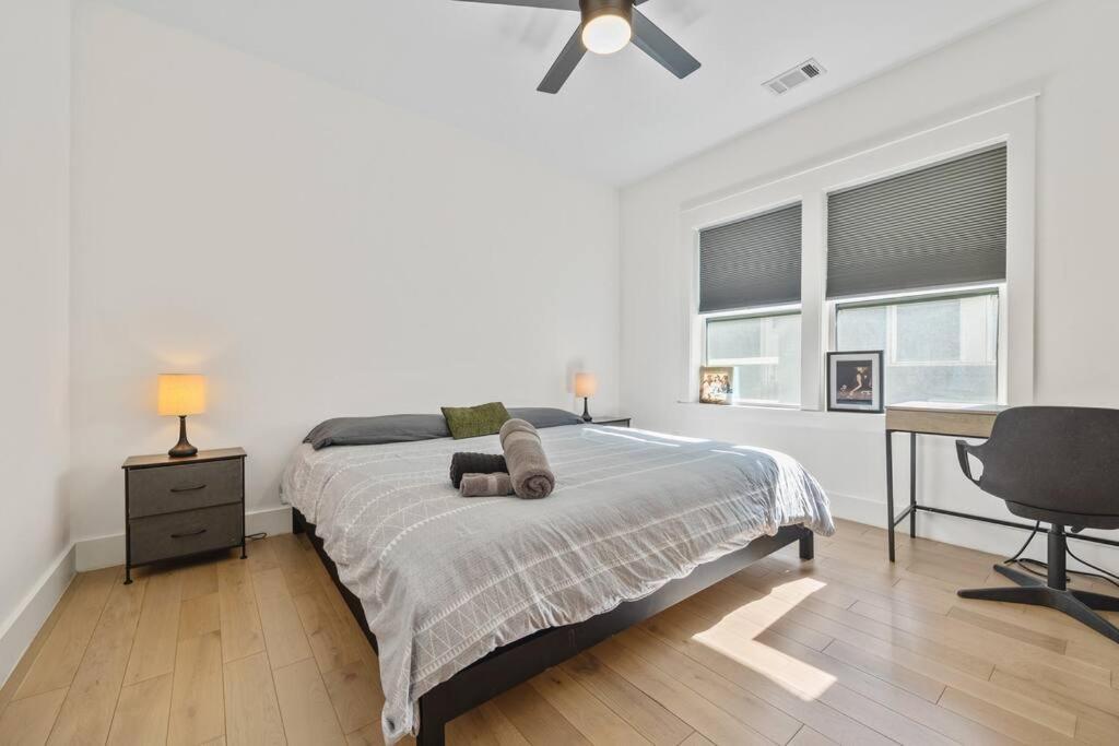 Designer Home: King Beds, Luxe Bath+Free Parking! Atlanta Bagian luar foto