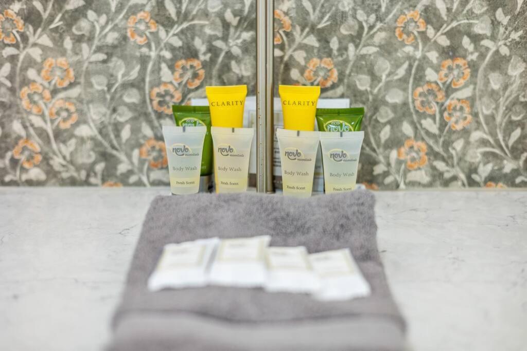 Designer Home: King Beds, Luxe Bath+Free Parking! Atlanta Bagian luar foto