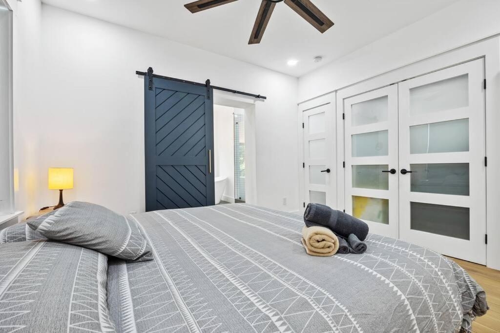 Designer Home: King Beds, Luxe Bath+Free Parking! Atlanta Bagian luar foto
