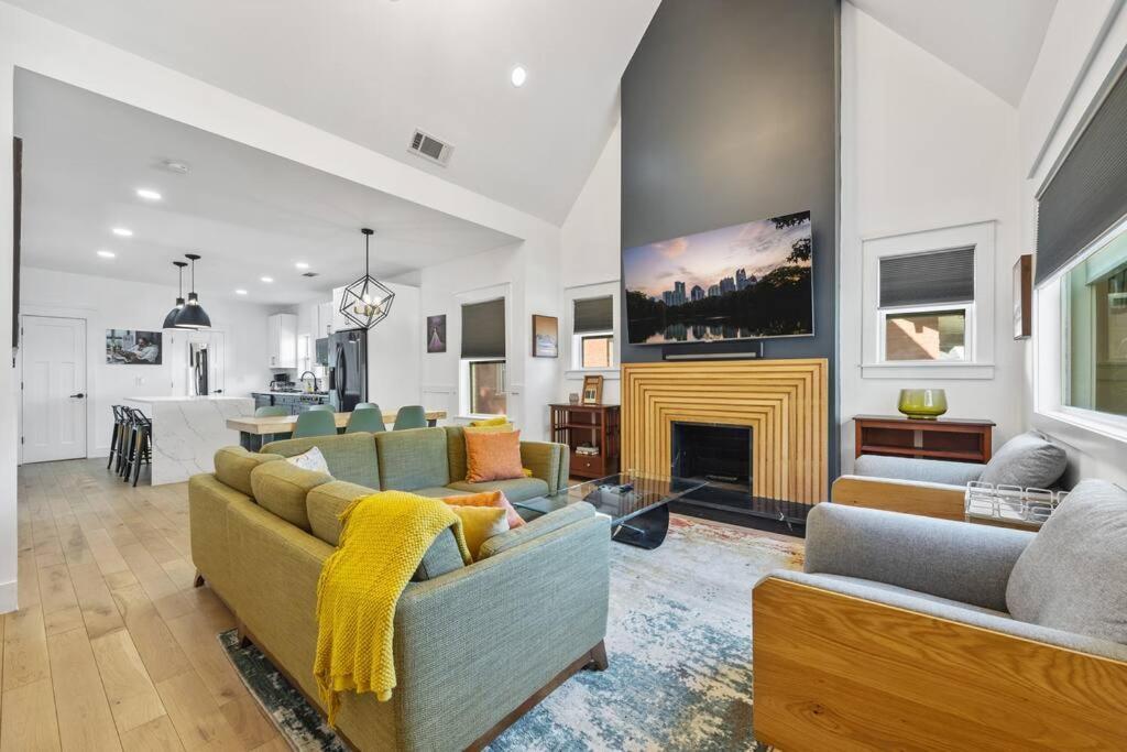 Designer Home: King Beds, Luxe Bath+Free Parking! Atlanta Bagian luar foto