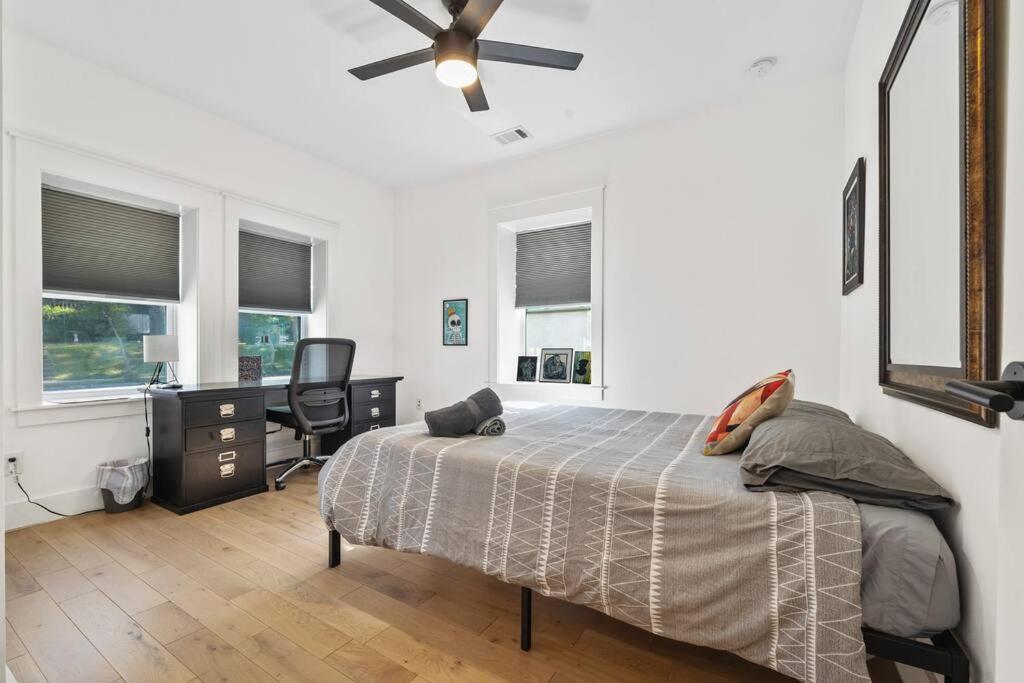 Designer Home: King Beds, Luxe Bath+Free Parking! Atlanta Bagian luar foto