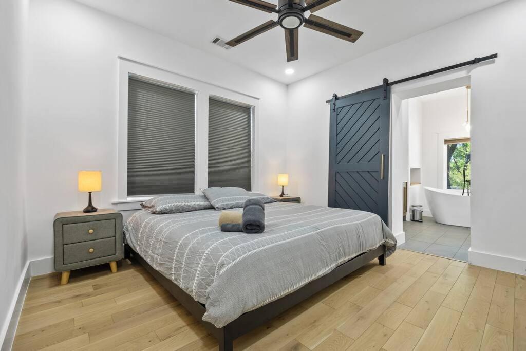 Designer Home: King Beds, Luxe Bath+Free Parking! Atlanta Bagian luar foto