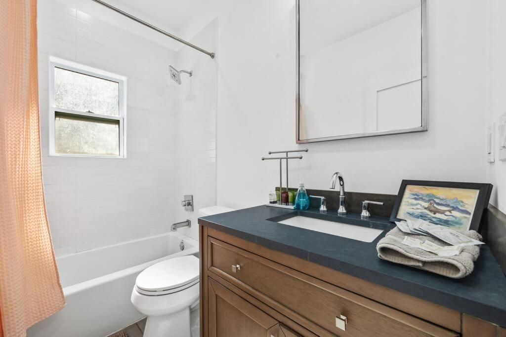 Designer Home: King Beds, Luxe Bath+Free Parking! Atlanta Bagian luar foto